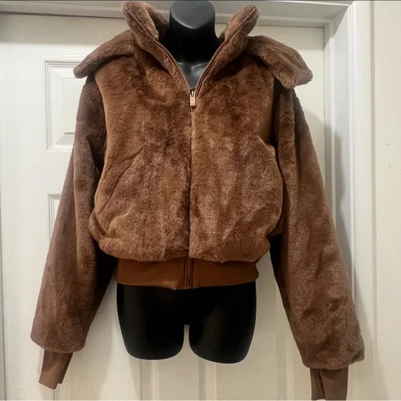 NWT Alo yoga Foxy Fur Expresso Brown  jacket  Size medium Limited Edition - Picture 5 of 9
